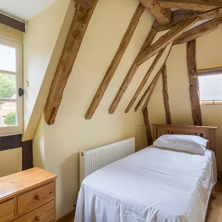 Saint-felix-de-reillac-et-mortemart Sleeps 6