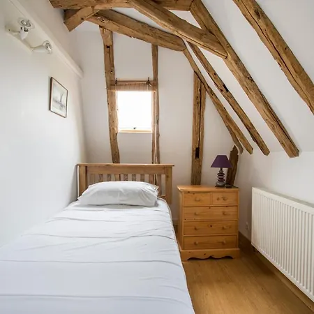 Villa Saint-felix-de-reillac-et-mortemart Sleeps 6